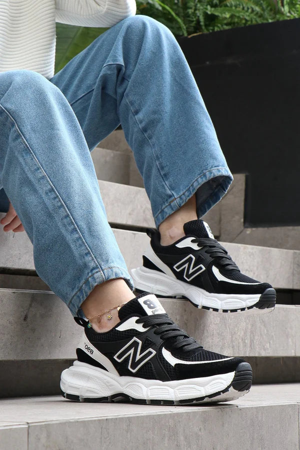 New Balance 890